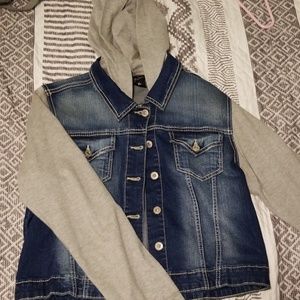 ACropped hooded Jean jacket
